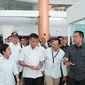 Pj Gubernur Jawa Barat Bey Machmudin bersama Dirjen Perhubungan Udara Kemenhub Maria Kristi meninjau Bandara Kertajati, Selasa (10/10/2023). (Dok AP II)