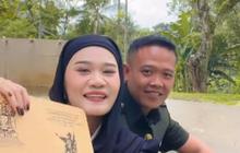 Momen Ibu Persit Buka Surat Penugasan Sang Suami Jadi Perwira Pertama, Ending-nya Cipika Cipiki