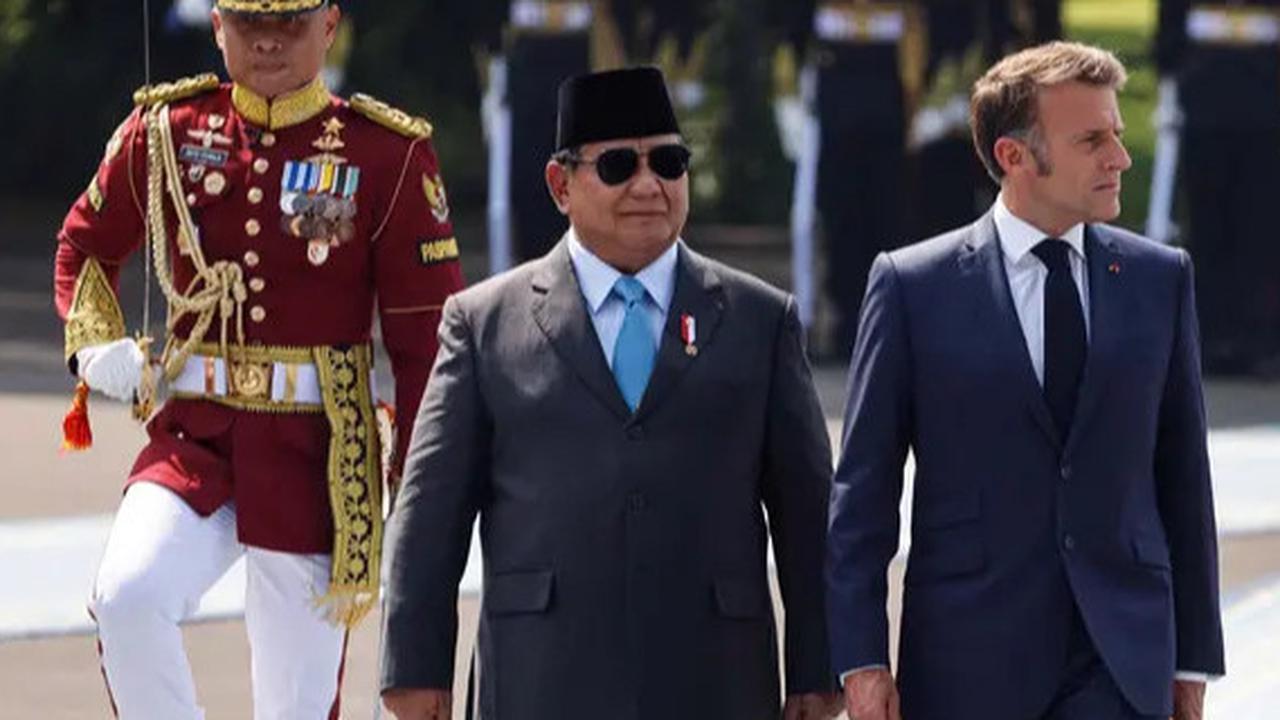 VIDEO: Momen Keakraban Didit Dengan Keluarga Macron, Tundukkan Kepala Saat Antar Kepergian