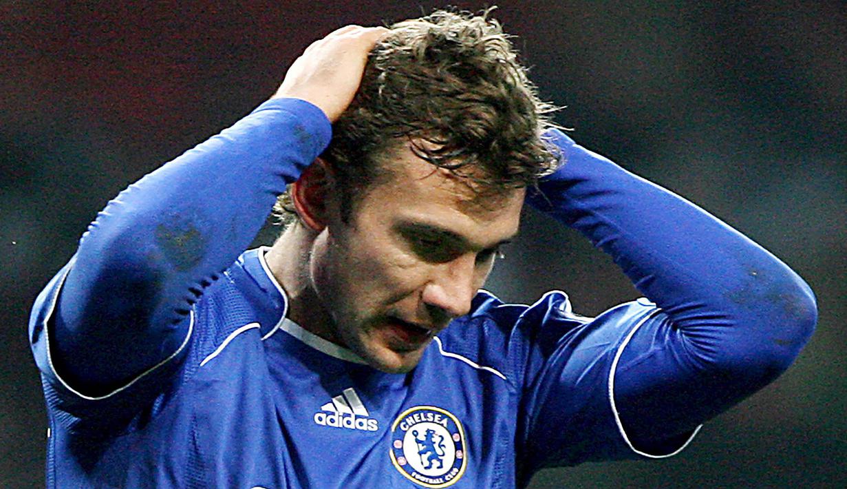 2. Andriy Shevchenko - Terkenal sebagai predator di kotak penalti lawan saat berseragam AC Milan membuat Chelsea meminangnya pada 2006. Namun sayang striker asal Ukraina ini gagal beradaptasi dengan sepak bola Inggris. (EPA/Andy Rain)