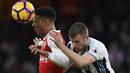 Duel pemain Arsenal, Kieran Gibbs (kiri) dan pemain West Bromwich Albion, Chris Brunt pada laga Premier League Boxing Day di Emirates Stadium, (26/12/2016). (Reuters/Toby Melville)
