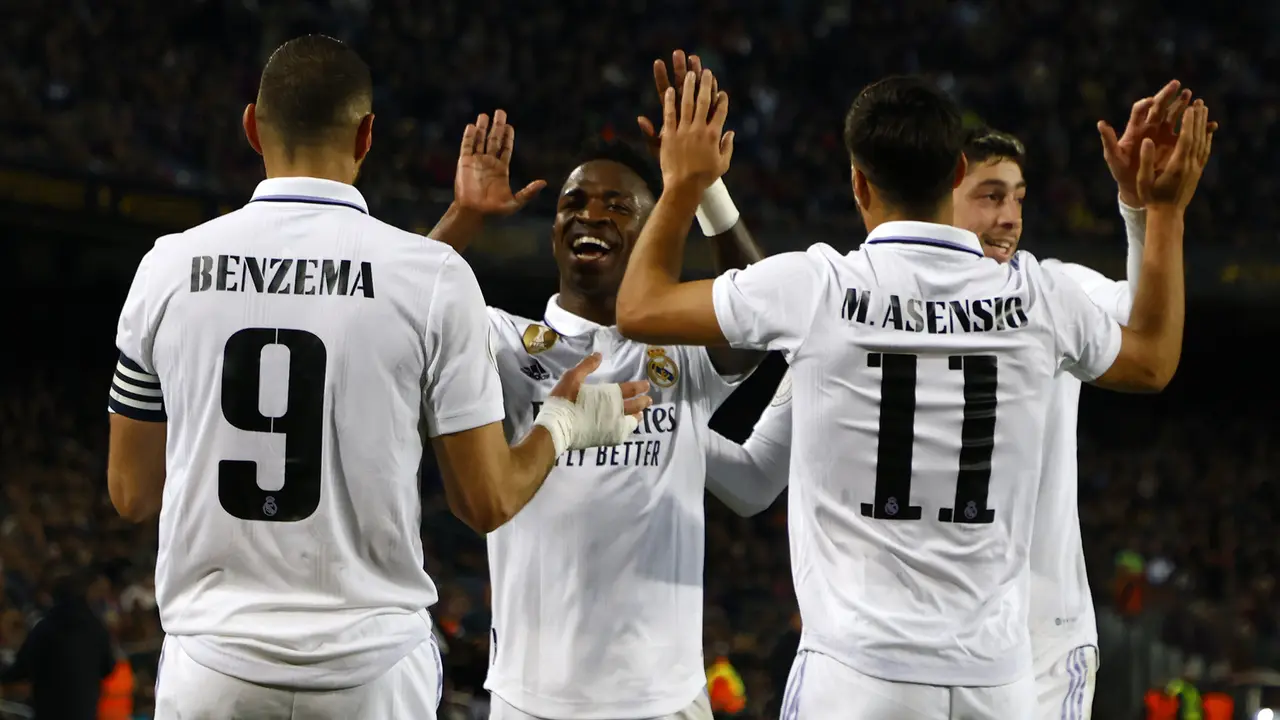 Foto: King Benzema Cetak Hattrick, Real Madrid Pesta Gol Lagi di Kandang Barcelona setelah 6 Dekade
