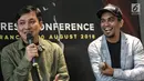 Musisi Yovie Widianto dengan Glenn Fredly memberi keterangan saat konferensi pers Konser Tanda Mata Glenn Fredly, Jakarta, Jumat (10/8). Konser tersebut akan digelar pada 30 September 2018 di Ciputra Artpreneur, Jakarta. (Liputaqn6.com/Faizal Fanani)