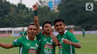 Pemain PSS Sleman, Irkham Mila, melakukan selebrasi usai mencetak gol ke gawang Persiraja Banda Aceh pada laga BRI Liga 1 di Stadion Madya, Jakarta, Sabtu (11/9/2021). Persiraja Banda Aceh menang tipis atas PSS Sleman 3-2. (Bola.Com/M Iqbal Ichsan)