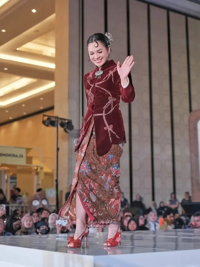 Andien Aisyah Tampil Anggun dengan Sentuhan Coquette dalam Balutan Kebaya Berpitafim