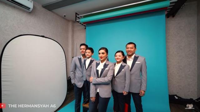 6 Pemotretan Keluarga The Hermansyah, Gaya Rambut Ashanty Curi Perhatian