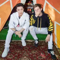 Lay EXO dan Alan Walker (Foto: Instagram/zyxzjs)