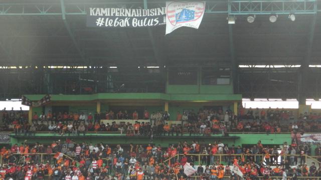 Persija dan The Jakmanai berkumpul sebelum Stadion Lebak Bulus dirubuhkan pada Desember 2014.