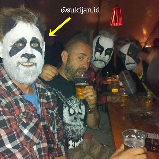 7 Potret Nyeleneh Dandadan Anak Metal Ini Bikin Tepuk Jidat