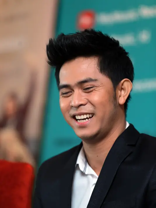 Beruntung bagi penyanyi kelahiran Pangandaran, ini karena pencipta lagu, Melly Goeslaw membebaskan Cakra Khan dalam membawakannya. (Adrian Putra/Bintang.com)