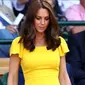 Kate Middleton nampak begitu bahagia dengan gaun warna kuning (instagram/british.royals.fashion)