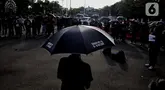 Aktivis Jaringan Solidaritas Korban untuk Keadilan mengikuti Aksi Kamisan ke-862 di depan Istana Merdeka, Jakarta, Kamis (22/5/2025). (Liputan6.com/Angga Yuniar)