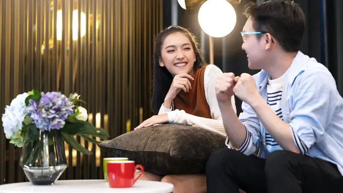 couple april merasa jatuh hati