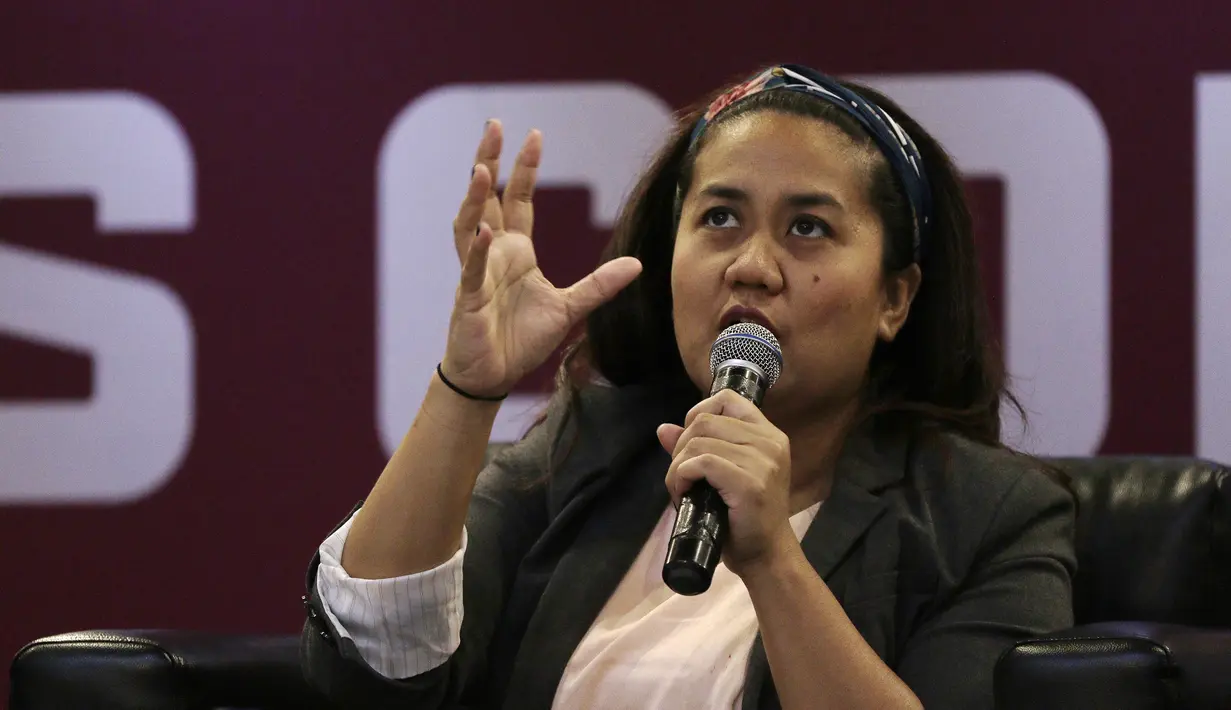 Psikolog atlet, Laksmiari Saraswati, memberikan motivasi kepada tim peserta Piala Presiden Esports 2019 di Gedung Krida Bhakti Setneg, Jakarta, Selasa (26/3). Final Piala Presiden Esports akan digelar pada 30-31 Maret 2019. (Bola.com/Yoppy Renato)