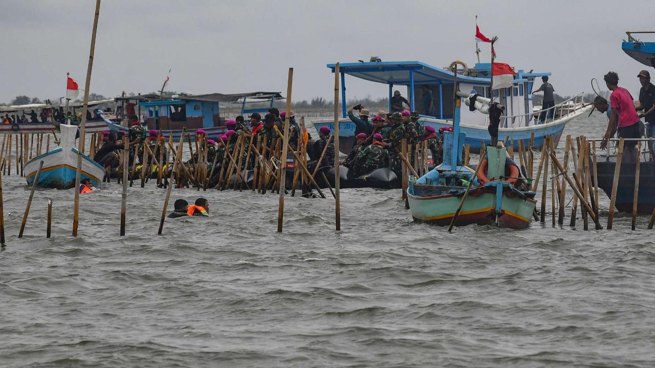 Aksi Ribuan Pasukan TNI AL dan Nelayan Bersatu Bongkar Pagar Laut Misterius di Tangerang