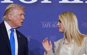 Presiden Amerika Serikat Donald Trump dan Pam Bondi pada 23 Maret 2026. (Dok. AP)