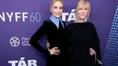 Cate Blanchett (kanan) bersama Cate Blanchett berpose saat menghadiri pemutaran perdana film "Tár" selama Festival Film New York ke-60 di Alice Tully Hall di New York pada Senin, 3 Oktober 2022. (Dimitrios Kambouris/Getty Images for FLC/AFP)