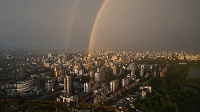 Keindahan Pelangi Ganda di Langit Beijing