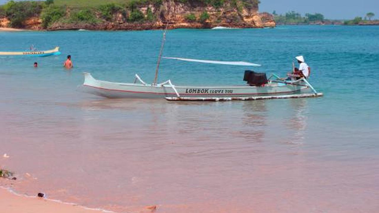 Tempat Wisata Ikonik di Lombok Timur, Dari Pantai Merah Muda hingga Danau Misterius di Dekat Rinjani