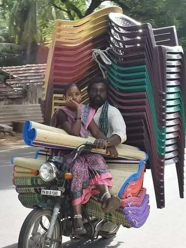 8 Potret Kocak Orang India Ketika di Tempat Umum, Bikin Geleng Kepala