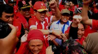 Ketua Umum Partai Keadilan dan Persatuan Indonesia (PKPI) Sutiyoso bersosialisasi dengan para kader dan simpatisan PKPI dalam kampanye yang digelar di Balai Rakyat, Pondok Jaya, Jakarta Selatan, Senin (17/3). (Liputan6.com/Andrian M Tunay)