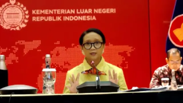 Menlu Retno Marsudi dalam konferensi pers bersama awak media terkait kondisi WNI di luar negeri di tengah situasi pandemi Corona COVID-19 (istimewa)