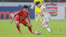 Bek muda Persija Jakarta, Muhammad Ferarri, sukses membayar kepercayaan pelatih Thomas Doll untuk menjaga lini pertahanan Macan Kemayoran. (Bola.com/M Iqbal Ichsan)