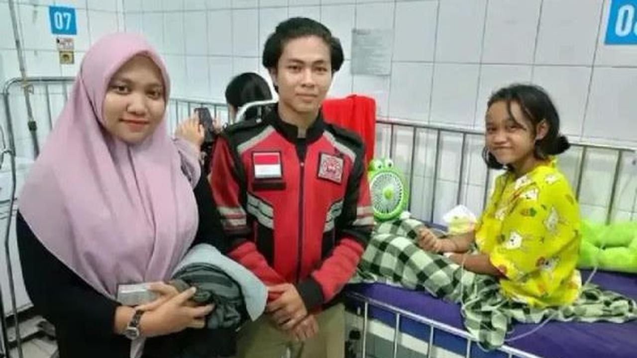 Nabila sendiri merupakan anak kedua dari tiga bersaudara.
