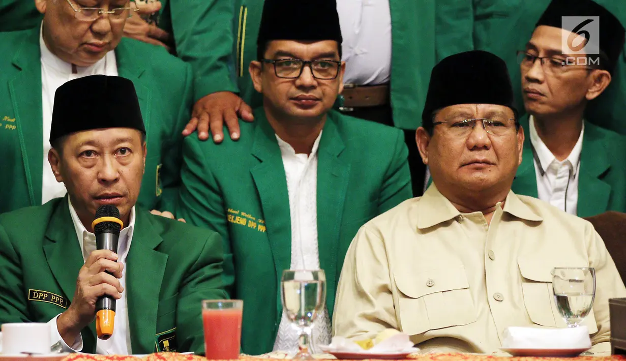 Ketum PPP hasil Muktamar Jakarta, Humphrey Djemat memberikan sambutan didampingi Capres nomor urut 02, Prabowo Subianto di Rumah Kertanegara, Jakarta, Rabu (28/11). PPP hasil Muktamar Jakarta resmi mendukung Prabowo-Sandiaga. (Liputan6.com/Johan Tallo)