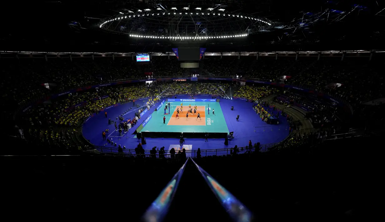 Suasana venue saat Brasil berahadapan dengan China pada laga Volleyball Nations League 2022 di Brasil, Minggu (12/6/2022). (AP/Eraldo Peres)