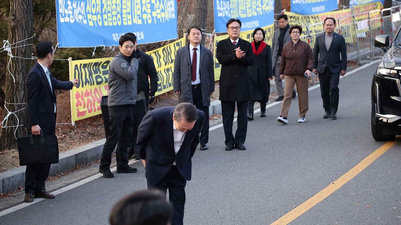 FOTO: Presiden Korsel Yoon Suk Yeol Dibebaskan Usai 52 Hari Ditahan