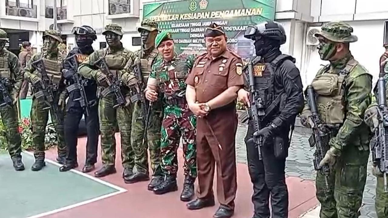 Prajurit TNI Pegang Laras Panjang Siaga di Kantor Jaksa Jateng, Begini Penjelasan Kajati