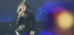 Princess Syahrini kembali tampil di layar kaca setelah enam tahun vakum dan menjadi perhatian saat tampil di panggung indoor pada malam puncak HUT SCTV 36 Xtraordinary di Studio Emtek City, Jakarta, Senin (24/8/2026). (KLY/Budy Santoso)