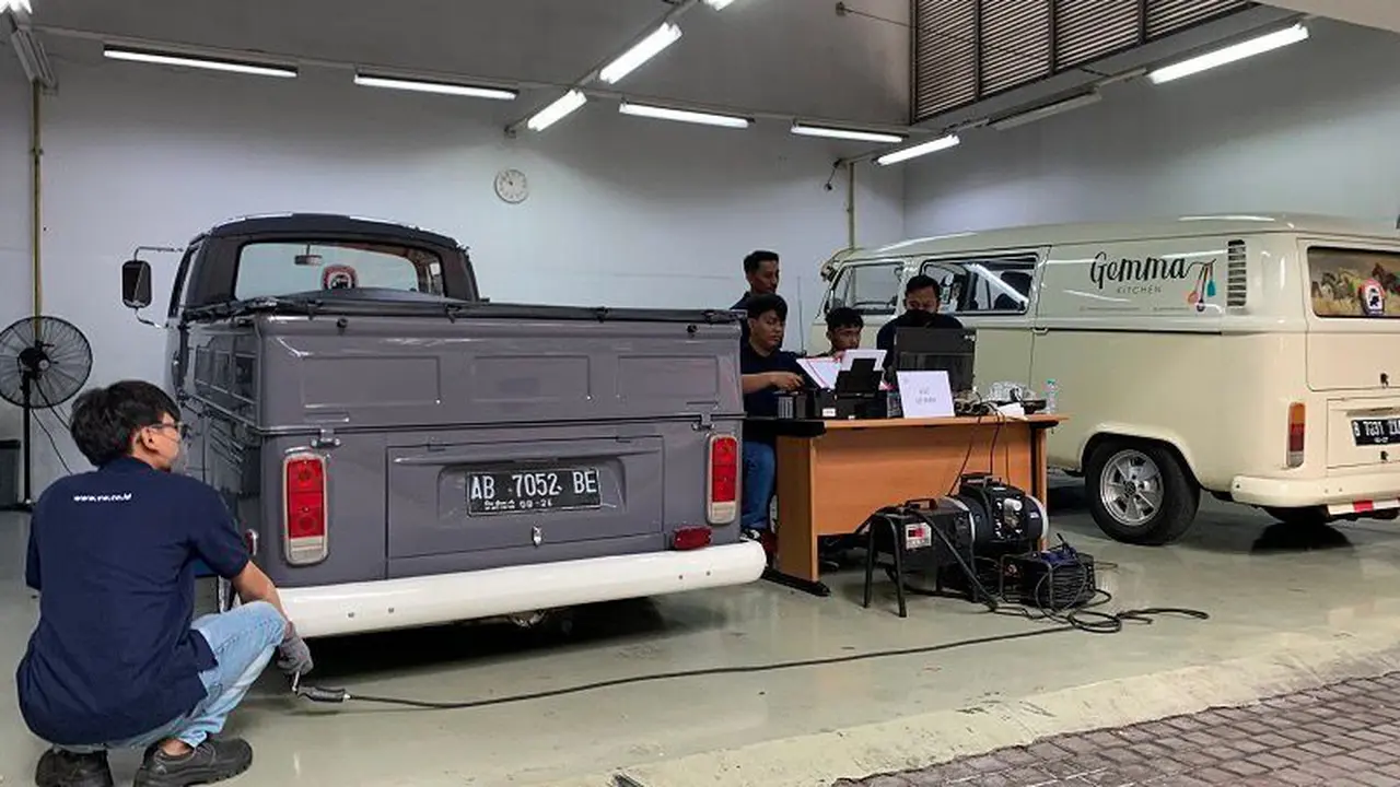 Volkwagen Van Club Sedang Uji Emisi di Audi Center MT Haryono