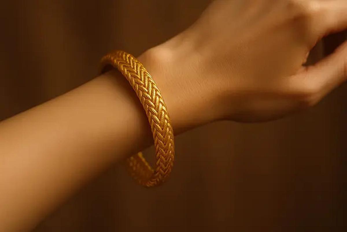 8 Desain Gelang Emas 24 Karat Kekinian 2025 yang Lagi Viral di Kalangan Ibu-Ibu