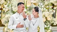 Gaya Ayu Ting-Ting dan Muhammad Fardhana disebut mirip dengan Anisha Rosnah dan Pangeran Mateen (@aliencophoto)