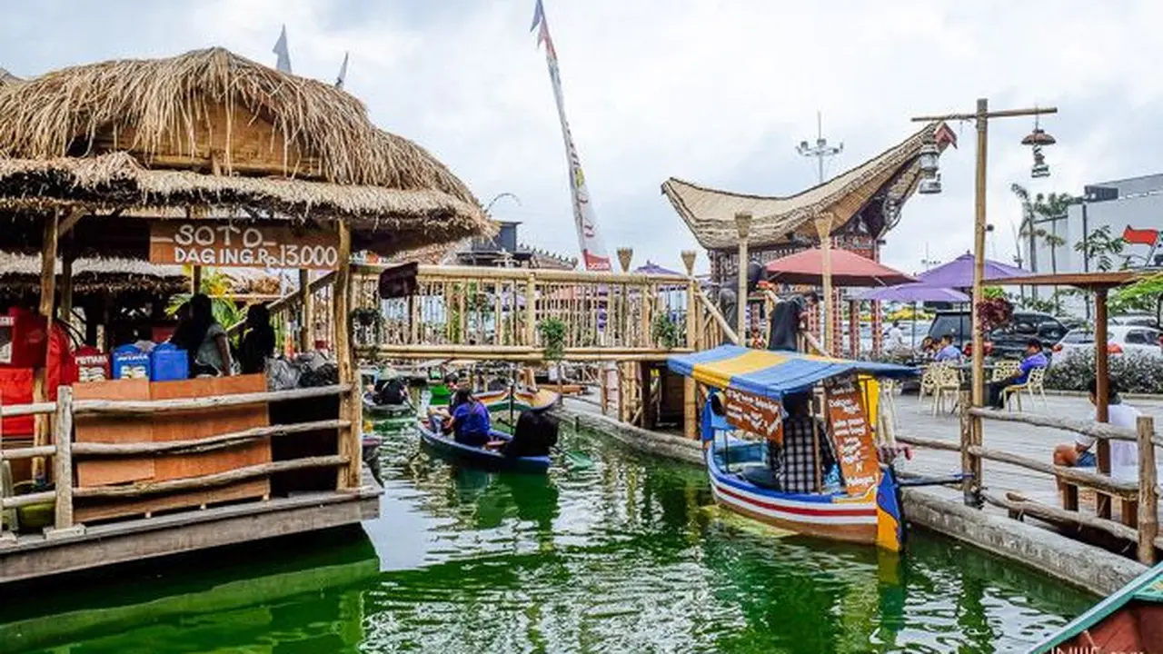 Menikmati Wisata Apung di Kawasan Museum Angkut Malang