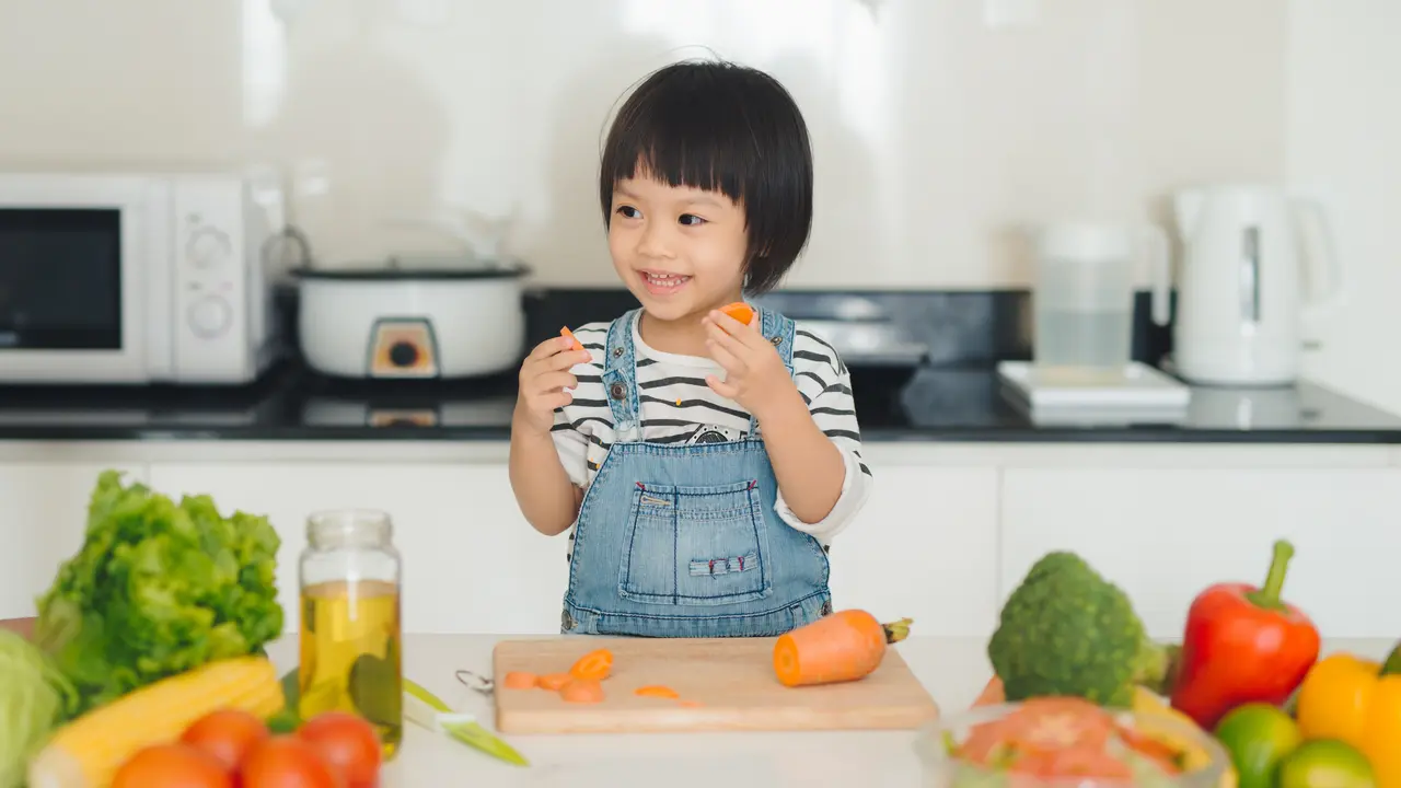 mengasuh anak