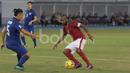 Boaz Solossa mencetak gol pertama Indonesia ke gawang Thailand di laga perdana Grup A Piala AFF 2016 di Phlippines Sport Stadium, Bocaue, Bucalan, Filipina, Sabtu (19/11/2016). (Bola.com/Nicklas Hanoatubun)