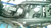 Kaleidoskop Otomotif November: Cara Taruh Jas Hujan yang Benar 