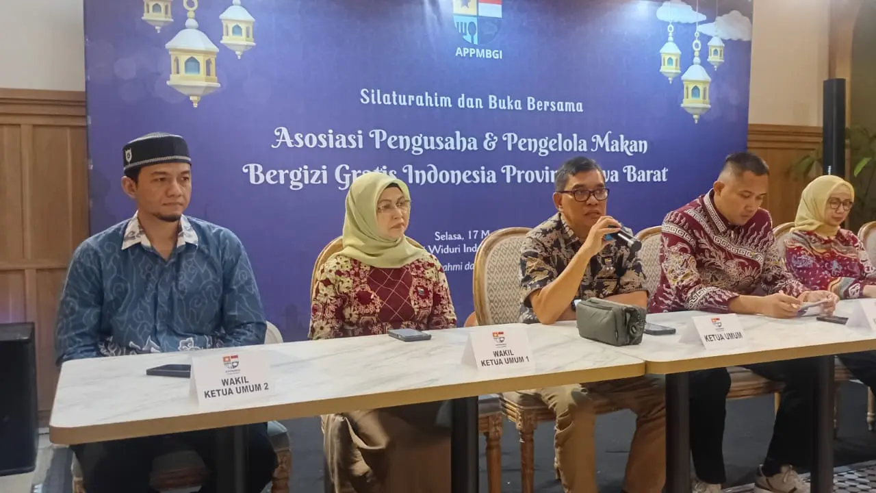 Asosiasi Pengusaha dan Pengelola Dapur Makanan Bergizi Gratis Indonesia (APPMBGI) memperkuat konsolidasi organisasi di tingkat daerah dengan menyerahkan Surat Keputusan (SK) kepengurusan Dewan Pengurus Daerah Tingkat II (DPD II) di sejumlah kabupaten/kota