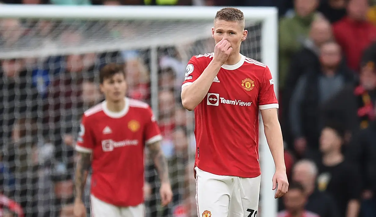 Scott McTominay. Diplot sebagai pemain tambahan untuk membantu lini pertahanan Manchester United, nyatanya ia gagal dengan beberapa kali melakukan salah umpan dan kehilangan bola. Layak diberi nilai 4. (AFP/Oli Scarff)