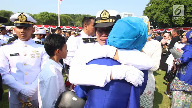 Moment Mengharukan dan Sujud Syukur Warnai Pelantikan Perwira Remaja 