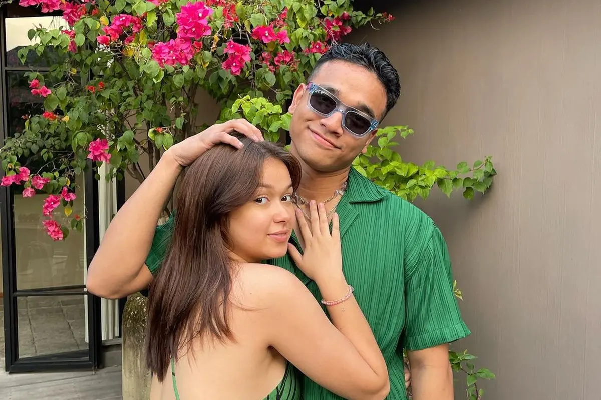 Gaya pacaran Rebecca Klopper dan Fadly Faisal dinilai terlalu mesra