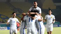 Pemain Malaysia melakukan seleberasi usai mencetak gol ke gawang Korea Selatan pada laga Asian Games di Stadion Jalak Harupat, Kabupaten Bandung, Jawa Barat, Kamis (16/8). INASGOC/Bukbis Candra Ismet Bey/Sup/18