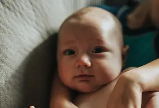 Ilustrasi pijat bayi. Credit : Photo by Nathan Dumlao on Unsplash