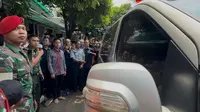 Iringi Kepergian Titiek Puspa, Gibran Melayat dan Salatkan Jenazahnya
