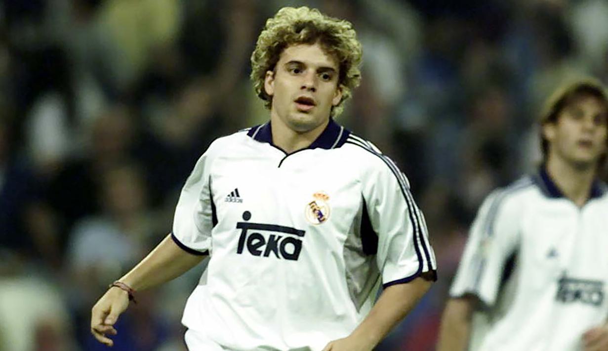 7. Alberto Rivera – 17 tahun, 3 bulan, 22 hari: Real Madrid vs RC Celta (1994/95): Karir singkat Alberto Rivera di Real Madrid hampir sempurna saat mencetak gol dalam laga debutnya melawan RC Celta, yang berakhir 2-0 untuk Real Madrid yang kemudian memenangkan titel musim 1994/1995. (La Liga)