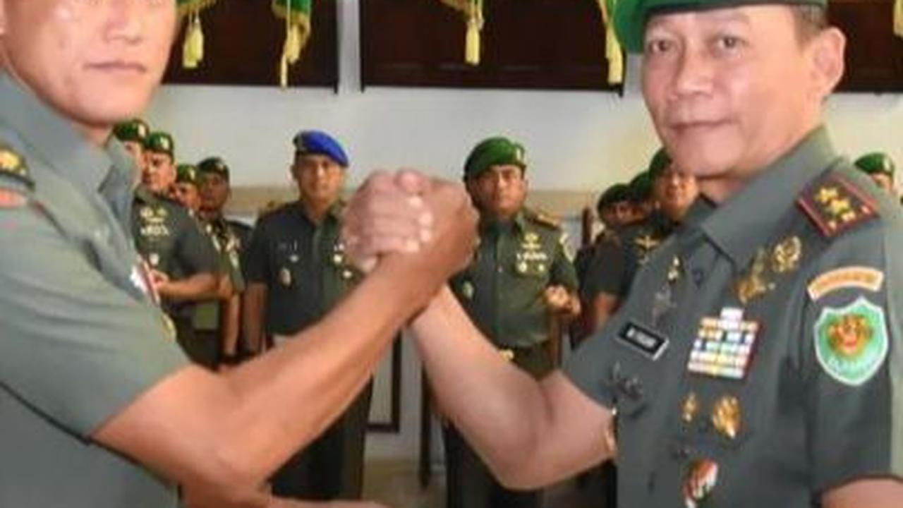 Mayjen Mohammad Fadjar Adik Irjen Krishna Murti Kini jadi Pangdam Siliwangi, Intip Momen Terima Pusaka Kujang