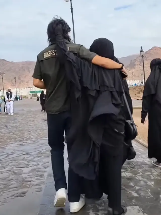 Penampilan Abidzar Saat Umroh